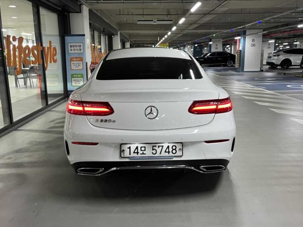 벤츠 E 클래스 E-클래스 W213 E220d 쿠페 이미지 5