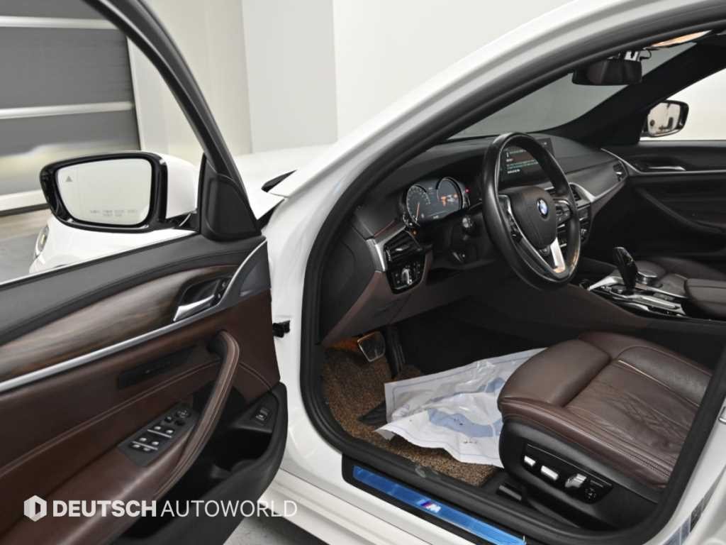 BMW 5시리즈 5시리즈 (G30) 530i xDrive M 스포츠 플러스 이미지 11