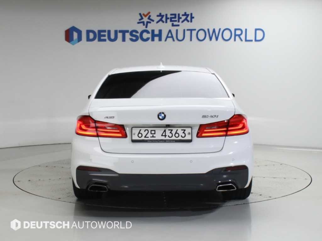 BMW 5시리즈 5시리즈 (G30) 530i xDrive M 스포츠 플러스 이미지 3