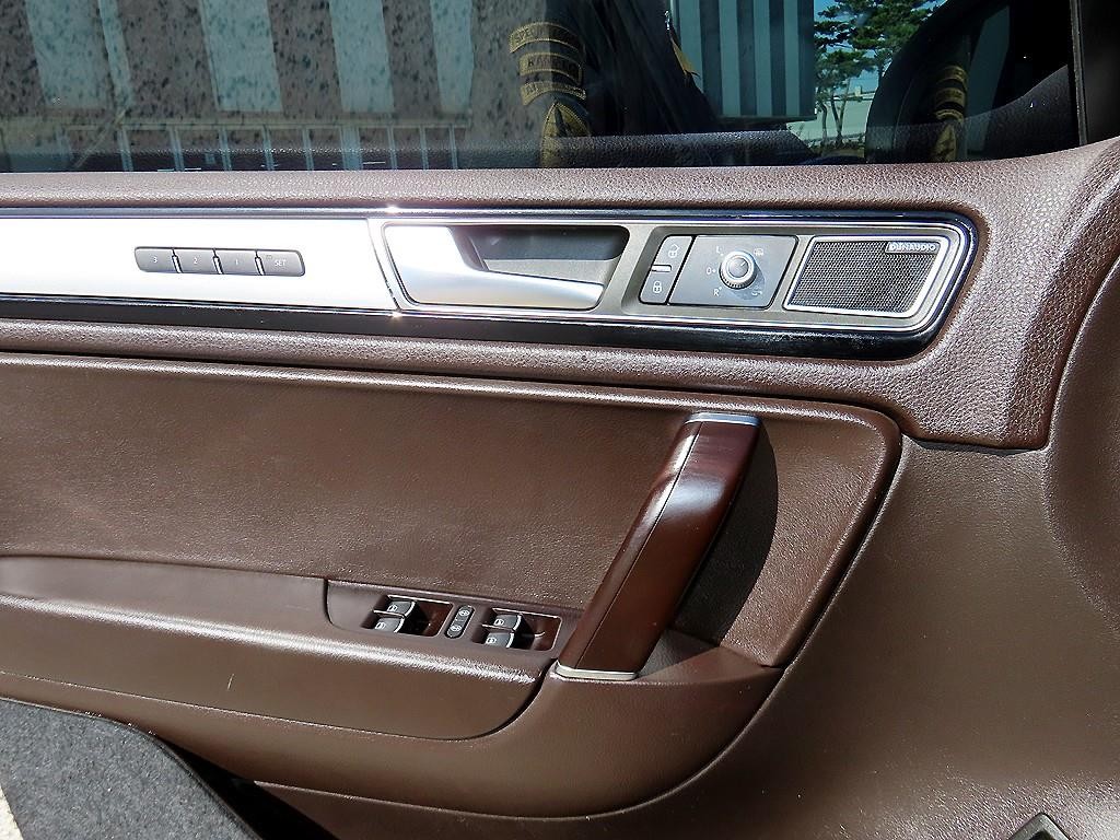 폭스바겐 투아렉 뉴 투아렉 V6 3.0 TDI 블루모션 이미지 11