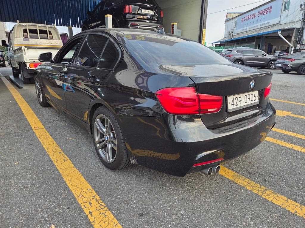 BMW 3시리즈 3시리즈 (F30) 320d M 스포츠 이미지 2
