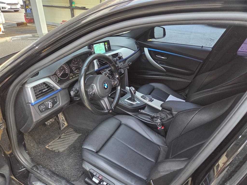 BMW 3시리즈 3시리즈 (F30) 320d M 스포츠 이미지 3