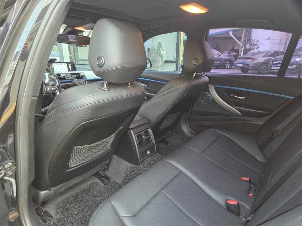 BMW 3시리즈 3시리즈 (F30) 320d M 스포츠 이미지 4