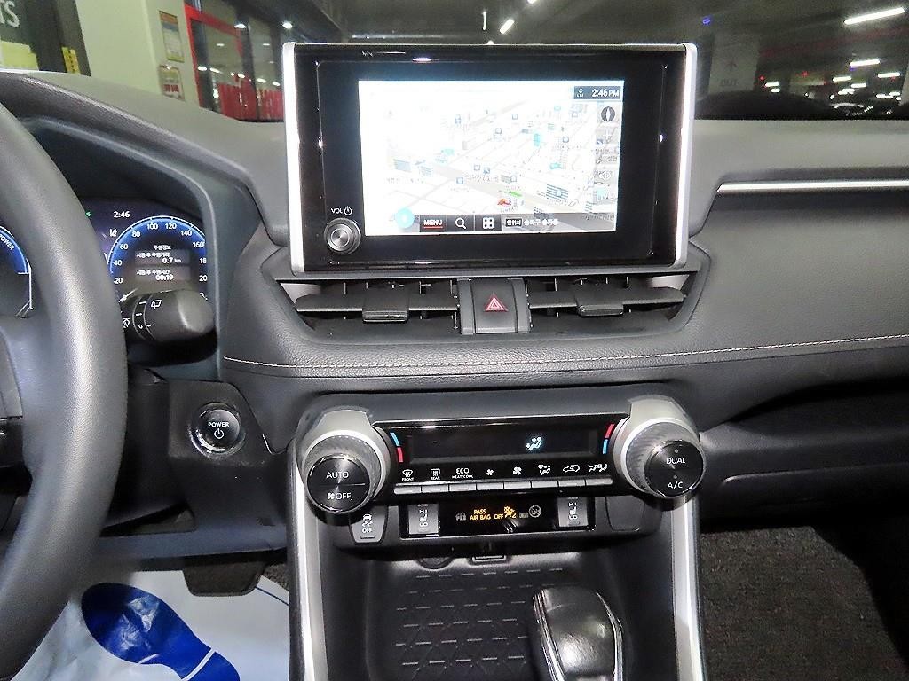 토요타 라브4 RAV4(5세대) 2.5 2WD 하이브리드 XLE 이미지 11