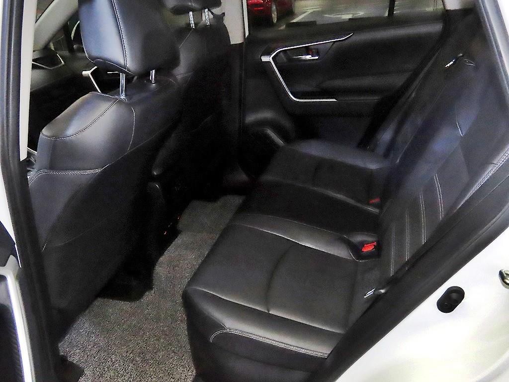 토요타 라브4 RAV4(5세대) 2.5 2WD 하이브리드 XLE 이미지 7