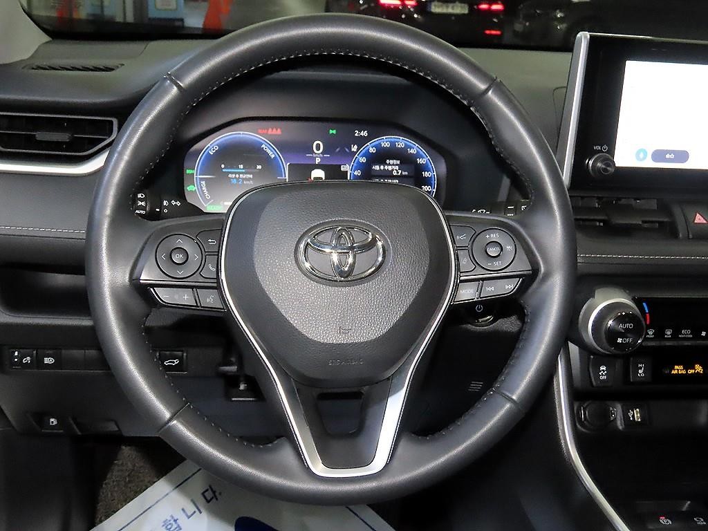 토요타 라브4 RAV4(5세대) 2.5 2WD 하이브리드 XLE 이미지 8