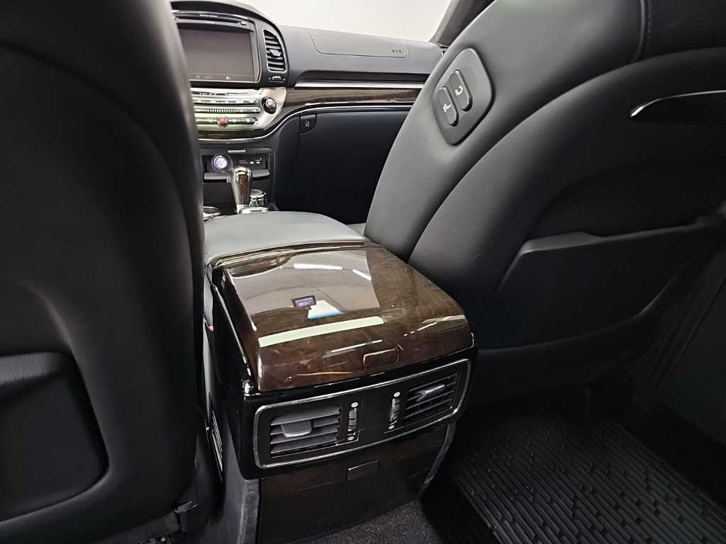 KG모빌리티(쌍용) 체어맨 뉴체어맨W 가솔린 4WD CW700 4TRONIC 프레스티지 이미지 14