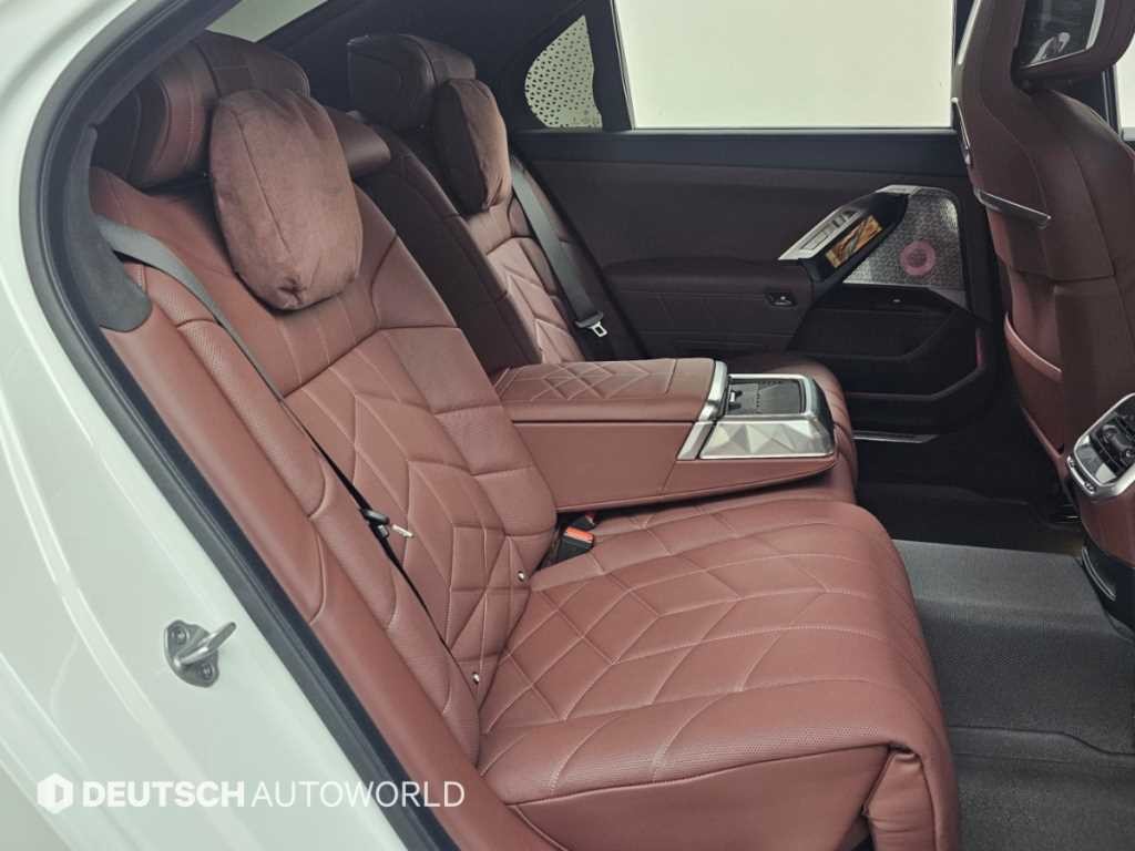 BMW i7 BMW i7 xDrive 60 M 스포츠 이그제큐티브 팩 이미지 12