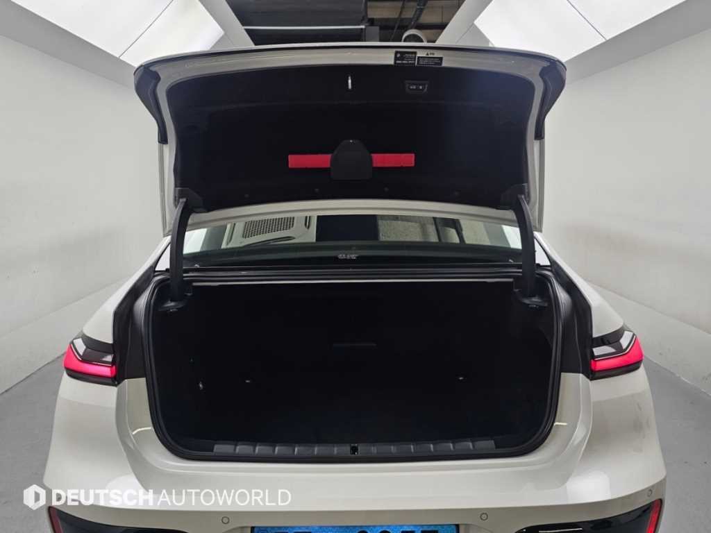 BMW i7 BMW i7 xDrive 60 M 스포츠 이그제큐티브 팩 이미지 19