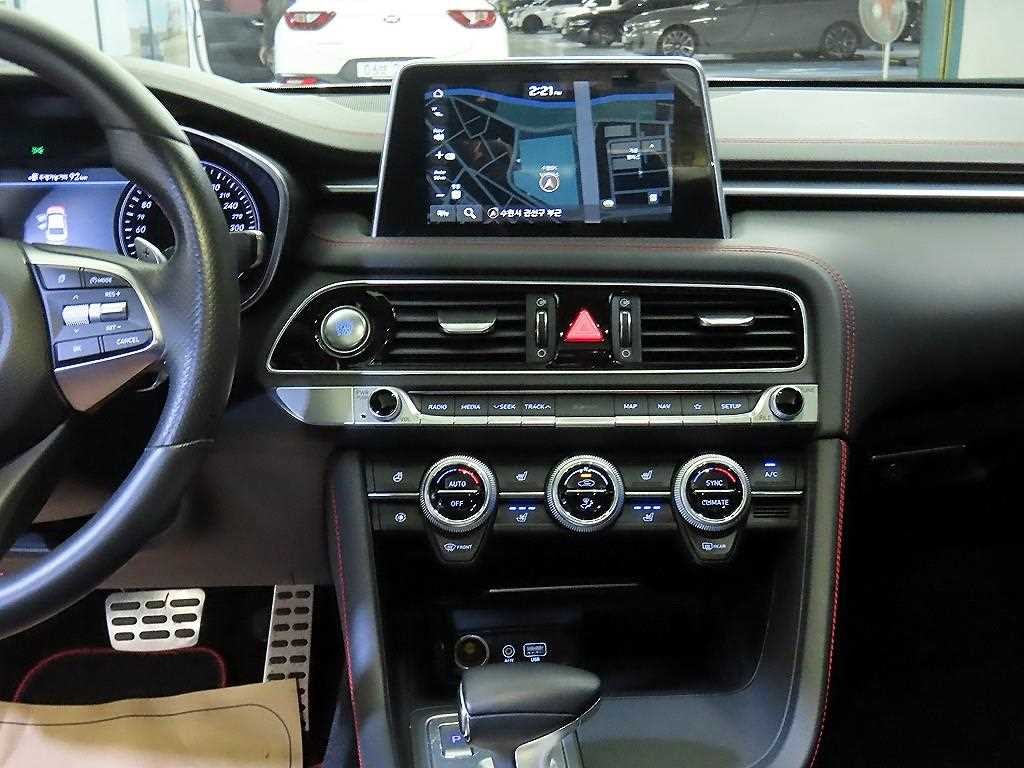 제네시스 G70 2.0T AWD 스포츠 패키지 이미지 11