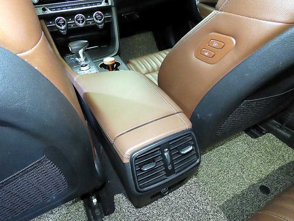 제네시스 G70 2.2D AWD 슈프림 이미지 16
