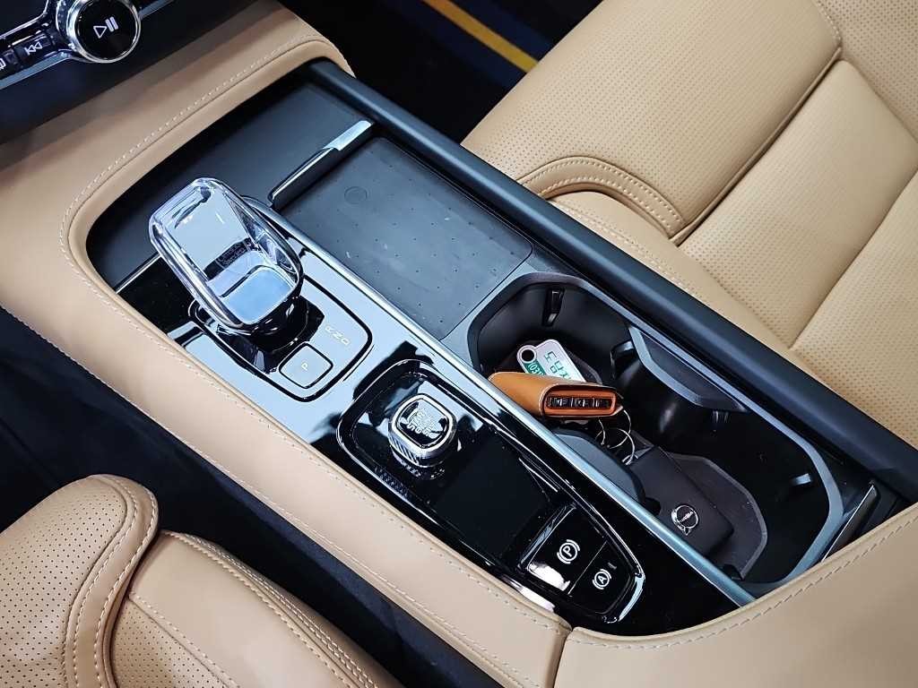볼보 XC90 XC90 2세대 2.0 T8 AWD 얼티메이트 브라이트 이미지 8