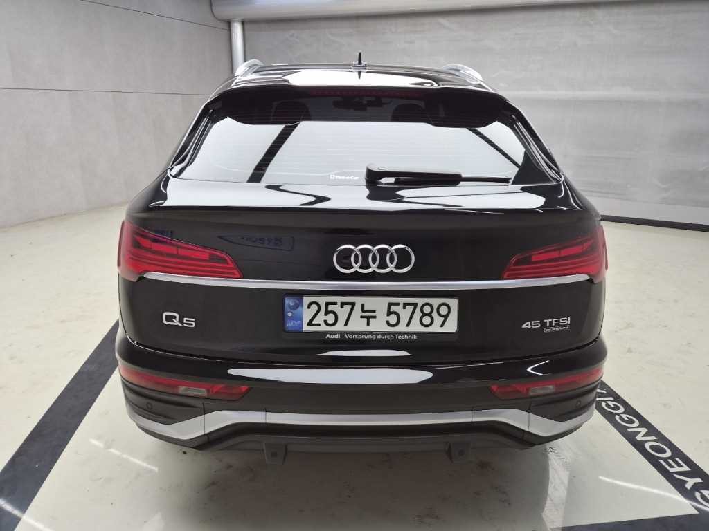 아우디 Q5 Q5 (FY) 45 TFSI 콰트로 프리미엄 스포트백 이미지 3
