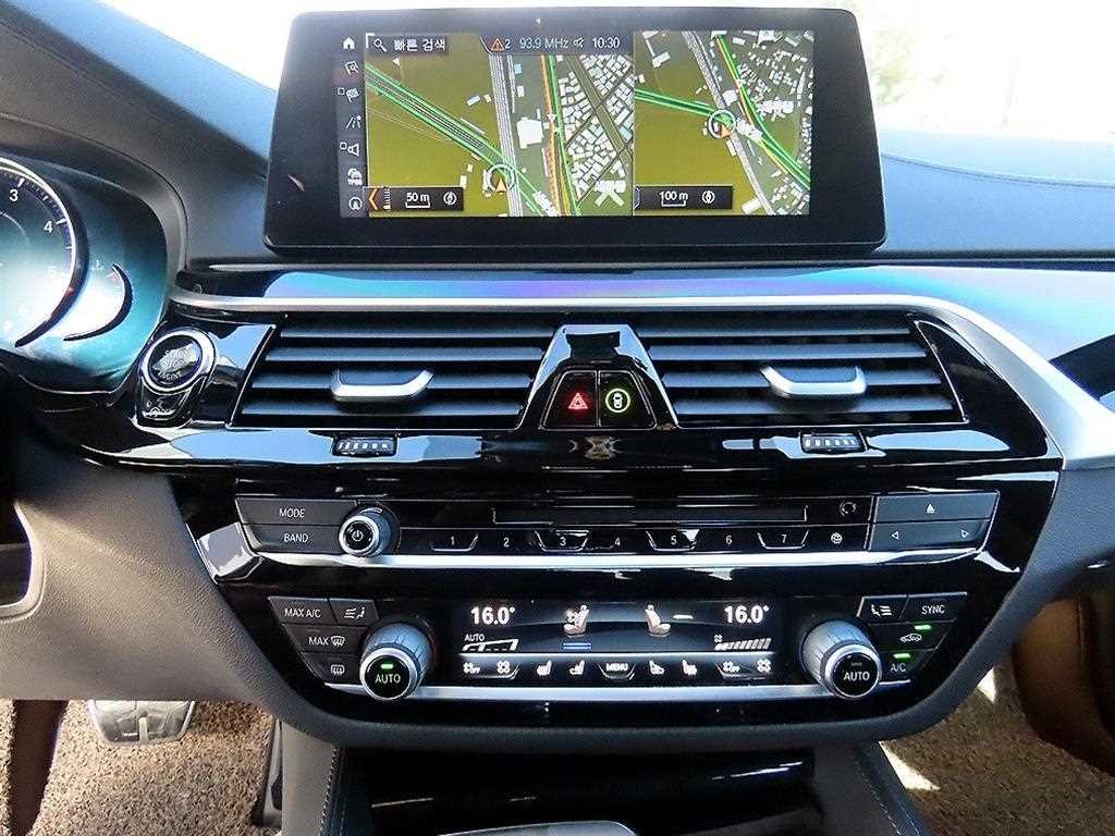 BMW 5시리즈 5시리즈 (G30) 530d M 스포츠 플러스 이미지 13
