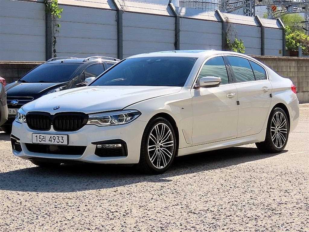 BMW 5시리즈 5시리즈 (G30) 530d M 스포츠 플러스 이미지 2