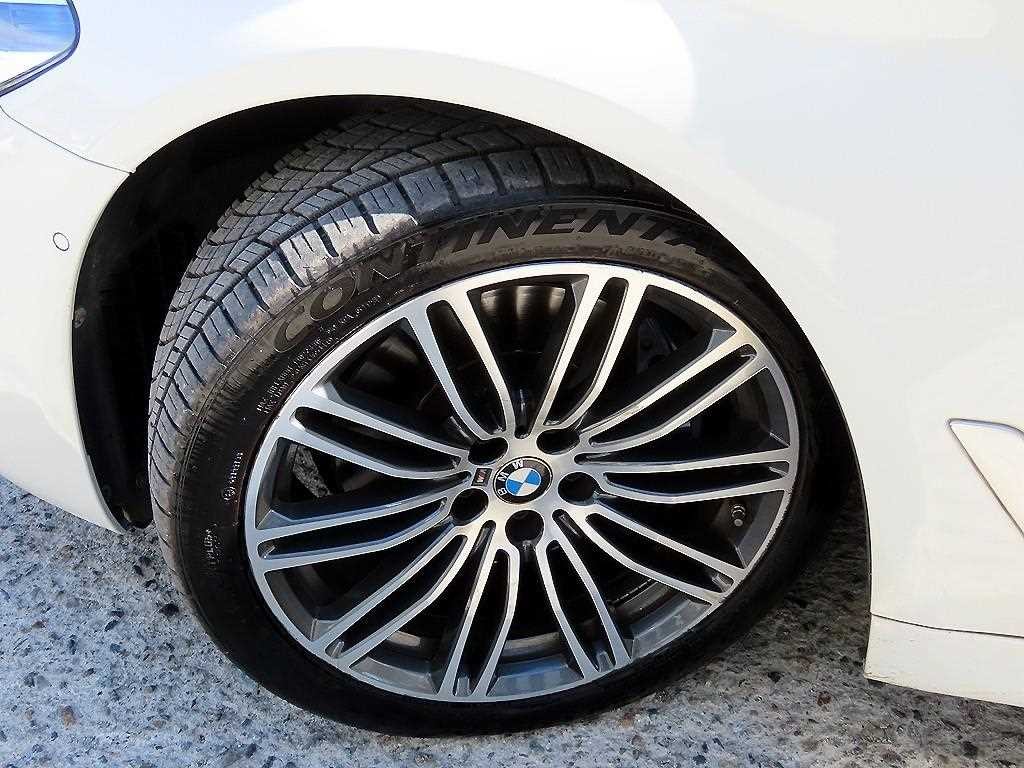 BMW 5시리즈 5시리즈 (G30) 530d M 스포츠 플러스 이미지 20