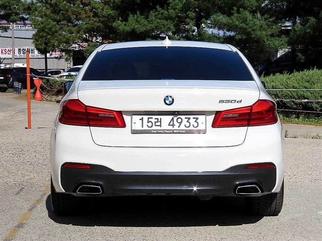 BMW 5시리즈 5시리즈 (G30) 530d M 스포츠 플러스 이미지 4