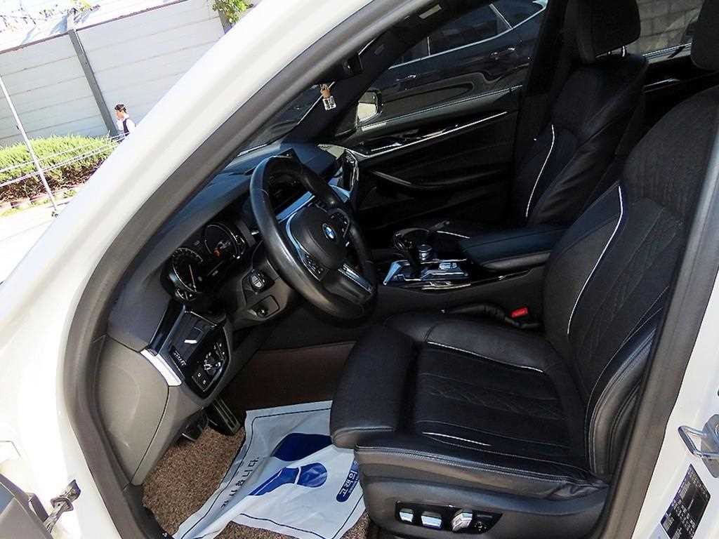 BMW 5시리즈 5시리즈 (G30) 530d M 스포츠 플러스 이미지 5