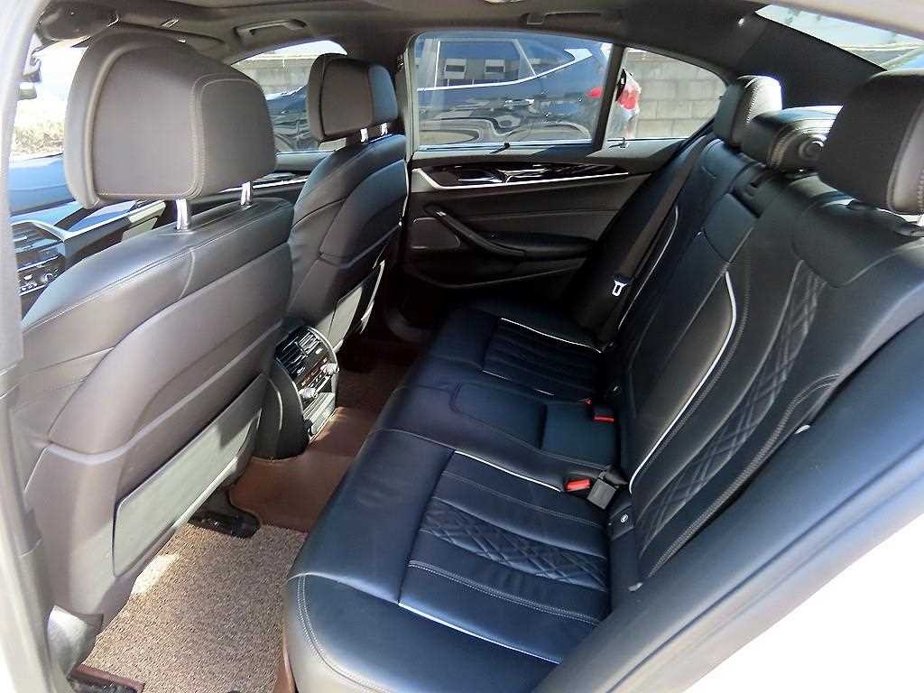 BMW 5시리즈 5시리즈 (G30) 530d M 스포츠 플러스 이미지 6