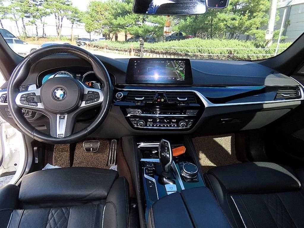 BMW 5시리즈 5시리즈 (G30) 530d M 스포츠 플러스 이미지 7