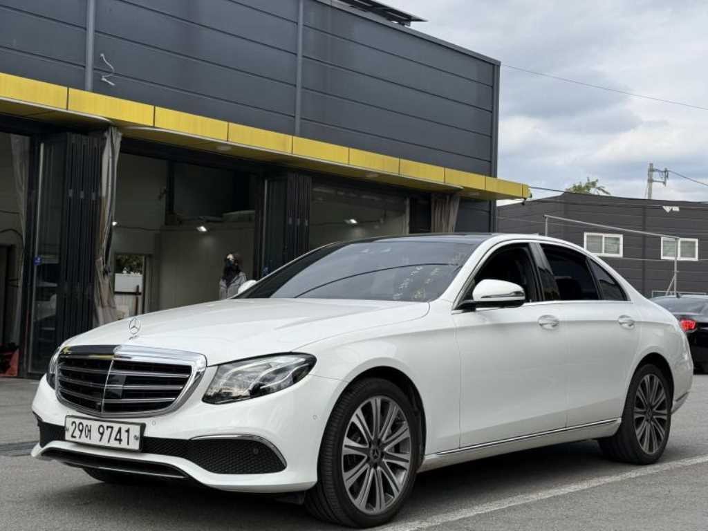 벤츠 E 클래스 E-클래스 W213 E400 4MATIC 익스클루시브 이미지 2