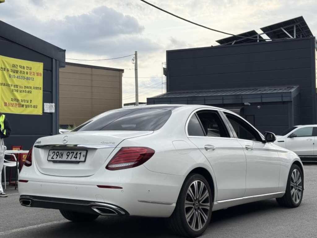 벤츠 E 클래스 E-클래스 W213 E400 4MATIC 익스클루시브 이미지 3
