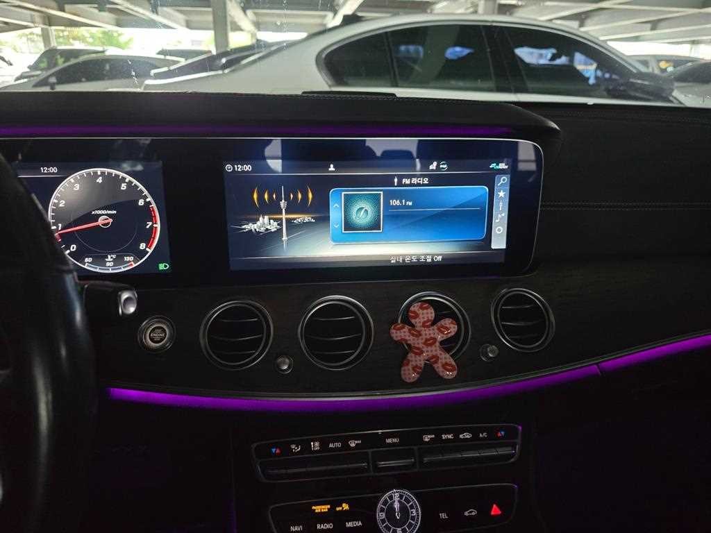 벤츠 E 클래스 E-클래스 W213 E300 4MATIC 익스클루시브 이미지 10