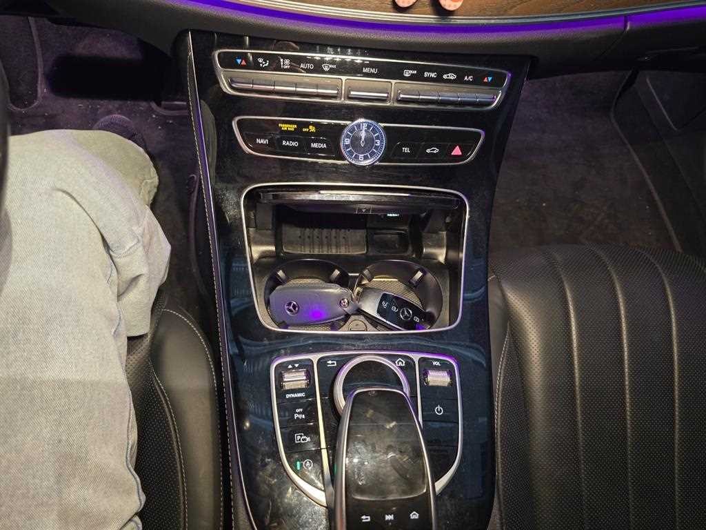 벤츠 E 클래스 E-클래스 W213 E300 4MATIC 익스클루시브 이미지 12