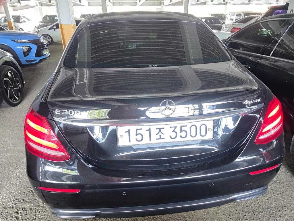 벤츠 E 클래스 E-클래스 W213 E300 4MATIC 익스클루시브 이미지 3