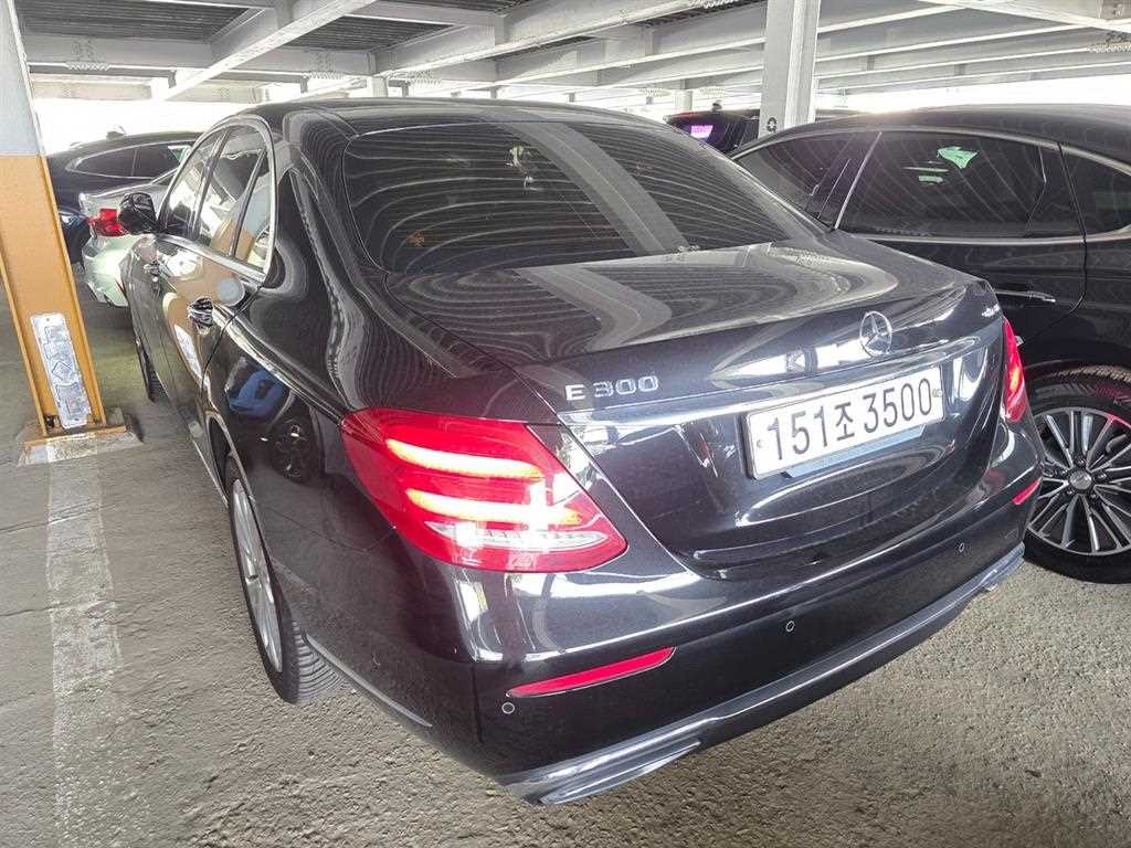 벤츠 E 클래스 E-클래스 W213 E300 4MATIC 익스클루시브 이미지 4