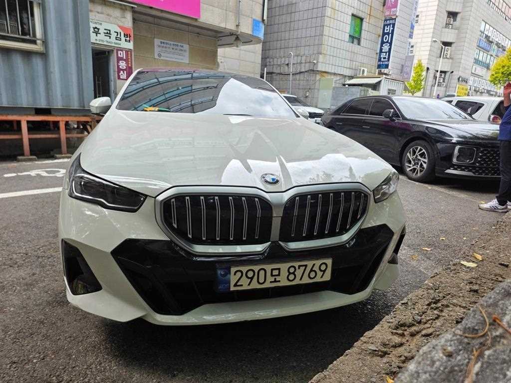 BMW 5시리즈 5시리즈 (G60) 520i M 스포츠 이미지 1