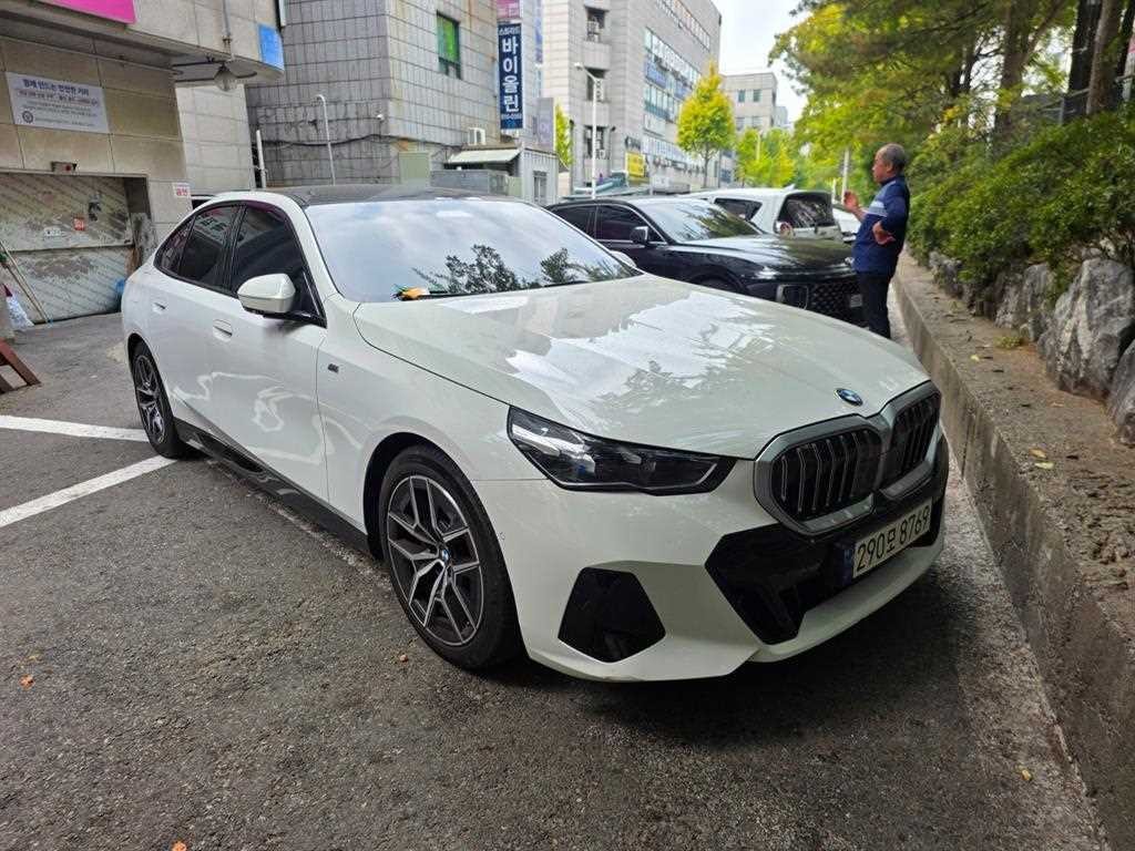 BMW 5시리즈 5시리즈 (G60) 520i M 스포츠 이미지 2