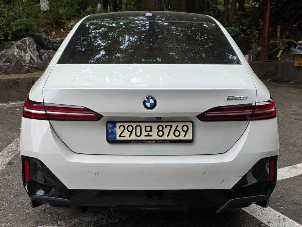 BMW 5시리즈 5시리즈 (G60) 520i M 스포츠 이미지 3