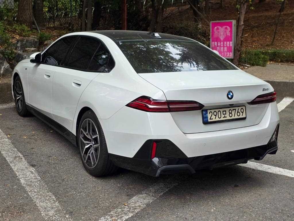 BMW 5시리즈 5시리즈 (G60) 520i M 스포츠 이미지 4