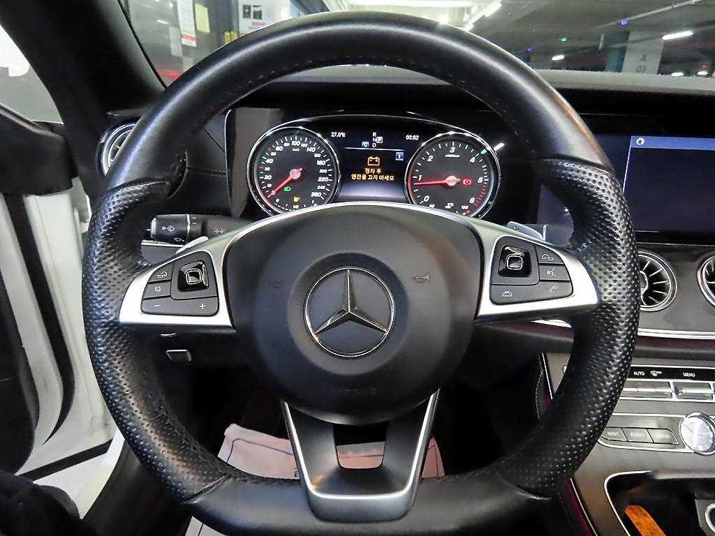 벤츠 E 클래스 E-클래스 W213 E220d 카브리올레 이미지 12