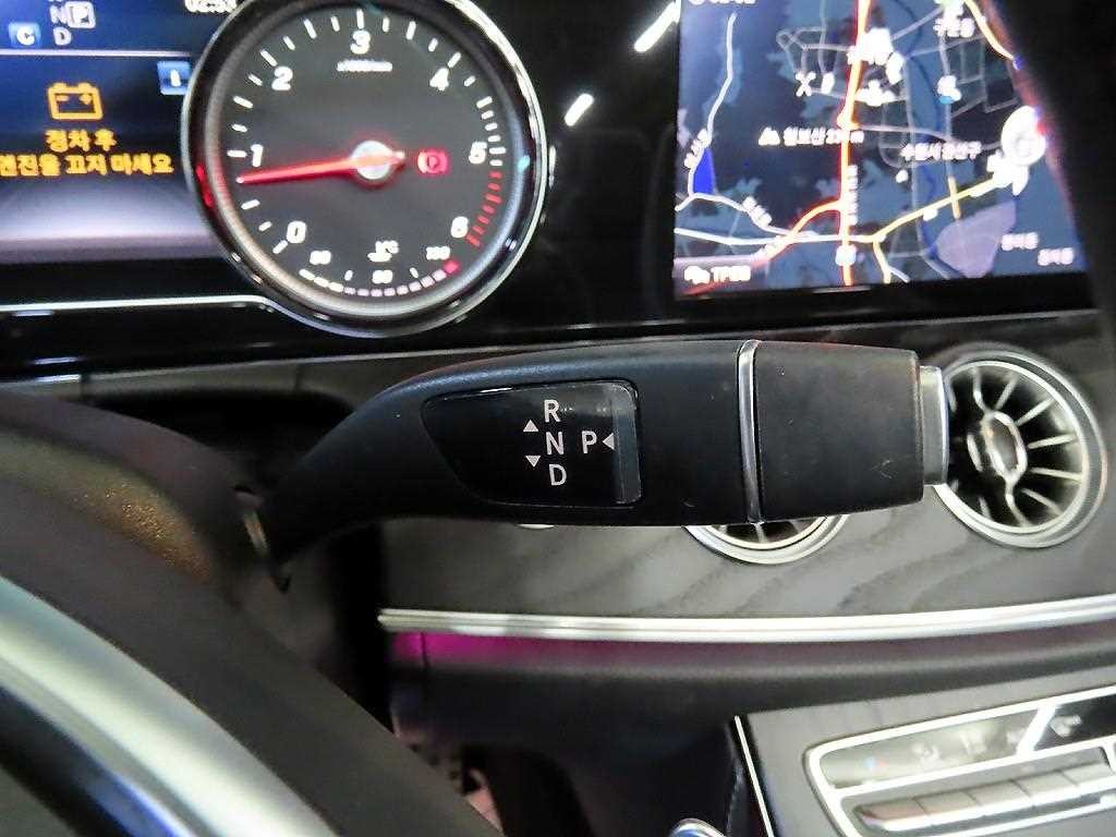 벤츠 E 클래스 E-클래스 W213 E220d 카브리올레 이미지 16