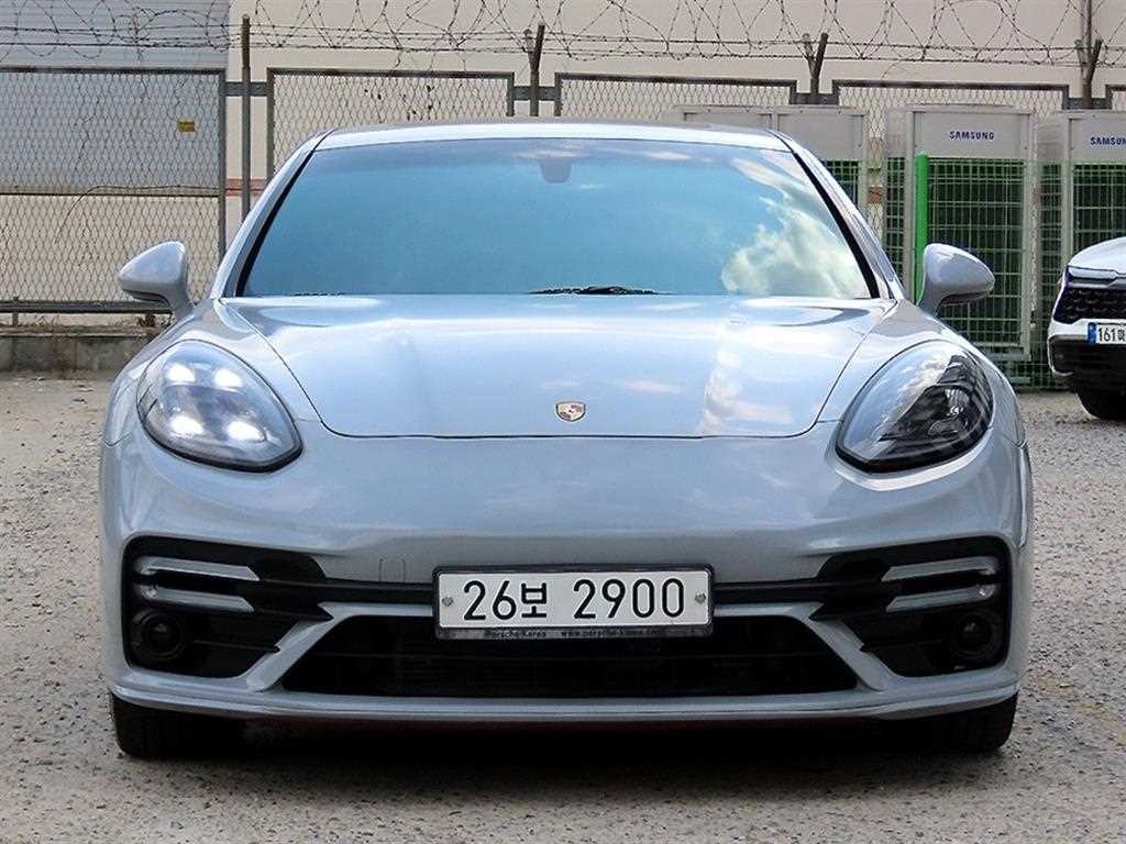 포르쉐 파나메라 4.8 GTS 이미지 1