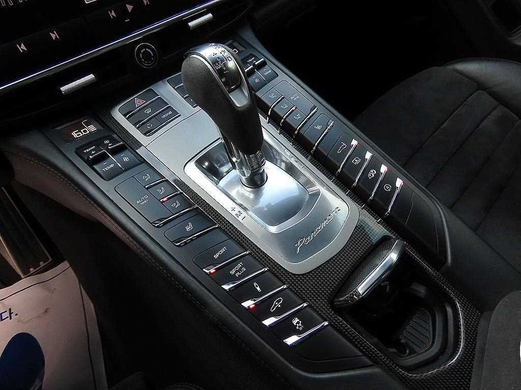 포르쉐 파나메라 4.8 GTS 이미지 10