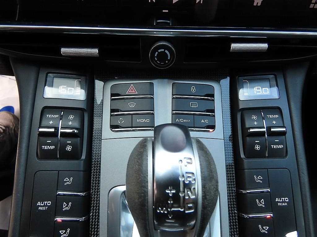 포르쉐 파나메라 4.8 GTS 이미지 11