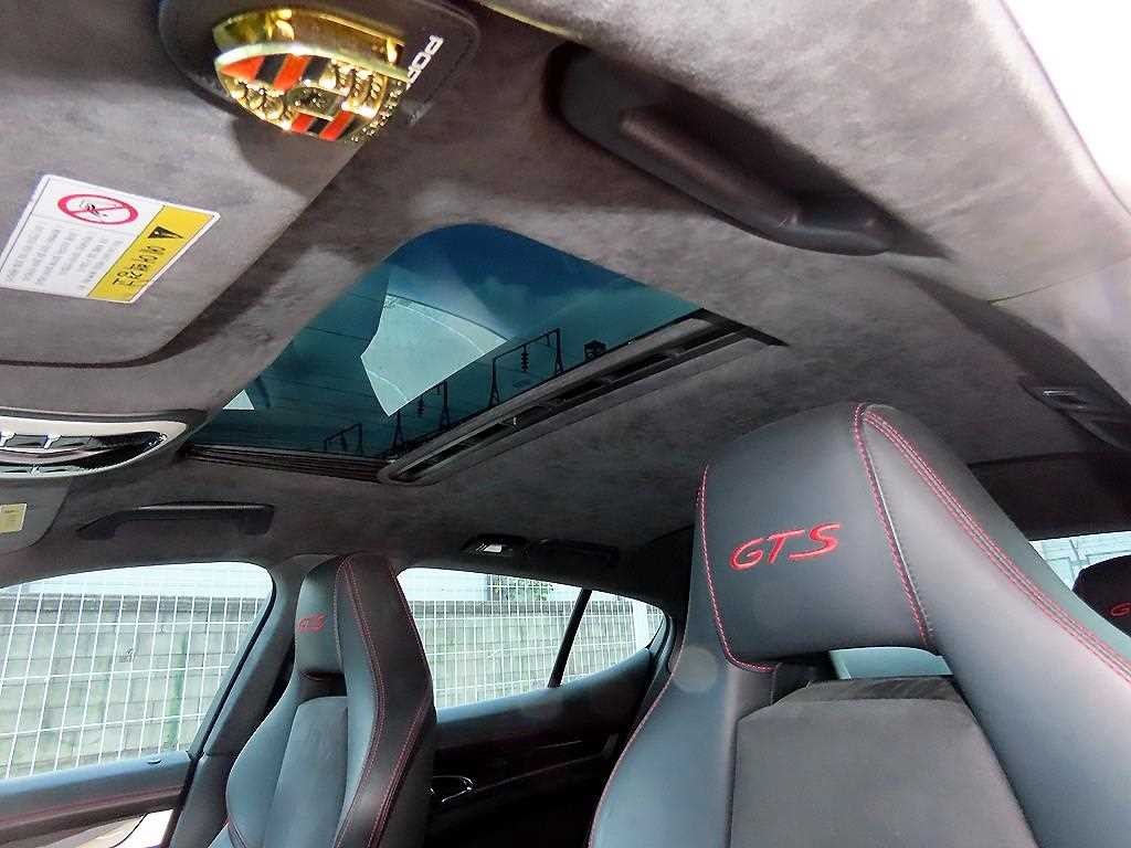 포르쉐 파나메라 4.8 GTS 이미지 17