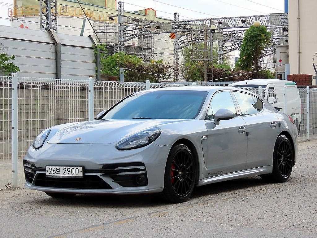 포르쉐 파나메라 4.8 GTS 이미지 2