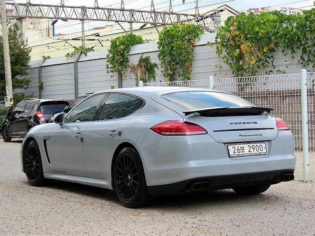 포르쉐 파나메라 4.8 GTS 이미지 3