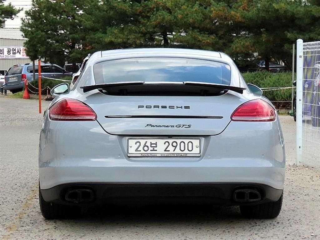 포르쉐 파나메라 4.8 GTS 이미지 4