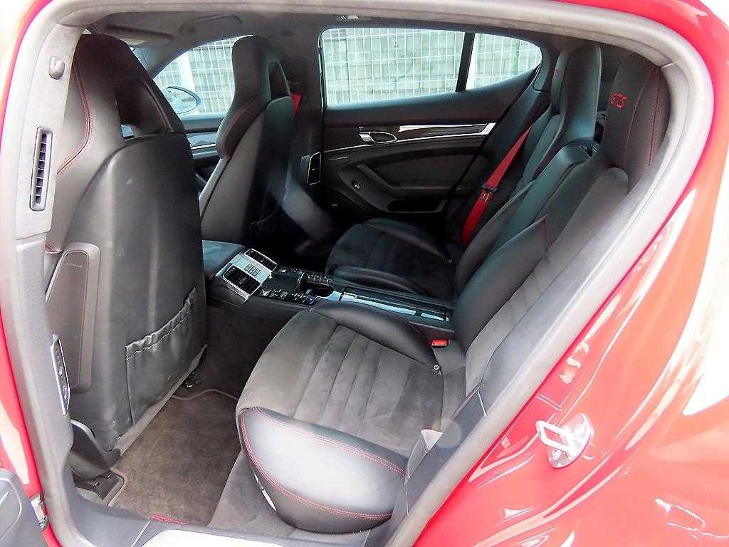 포르쉐 파나메라 4.8 GTS 이미지 6