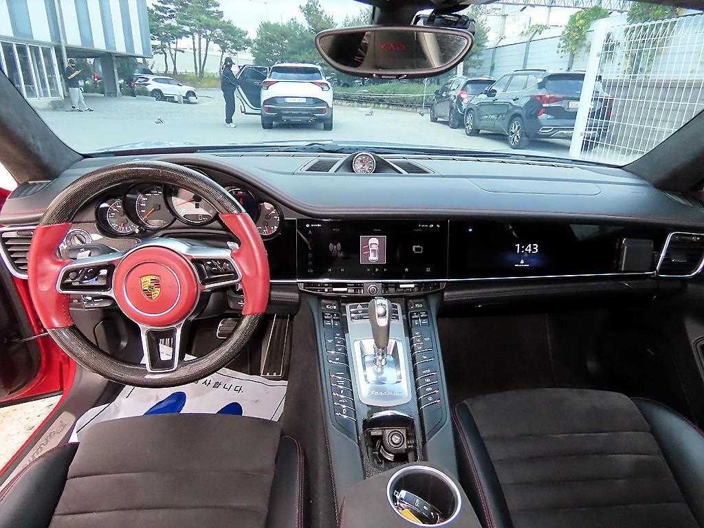 포르쉐 파나메라 4.8 GTS 이미지 7