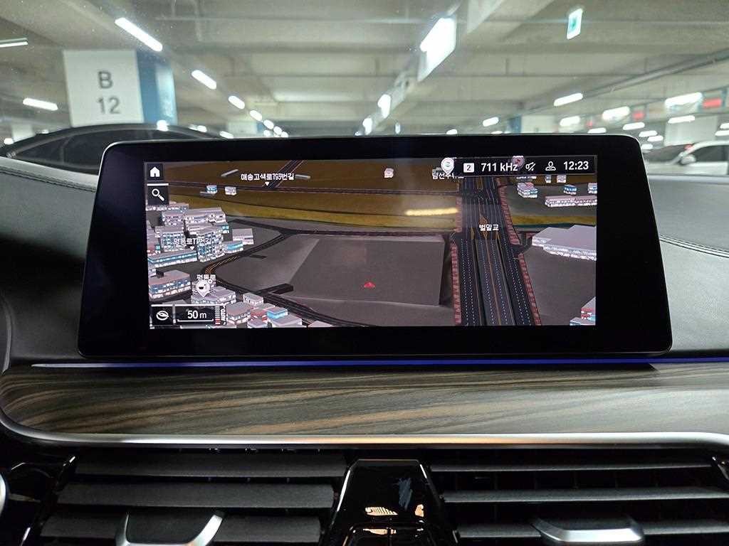 BMW 5시리즈 5시리즈 (G30) 520i M 스포츠 이미지 17