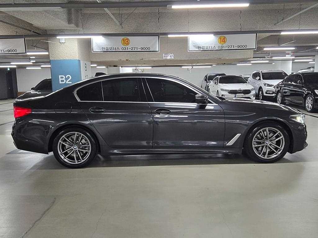 BMW 5시리즈 5시리즈 (G30) 520i M 스포츠 이미지 3
