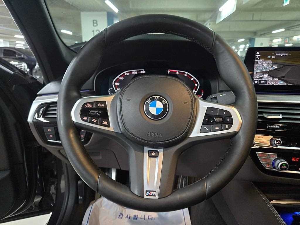 BMW 5시리즈 5시리즈 (G30) 520i M 스포츠 이미지 8