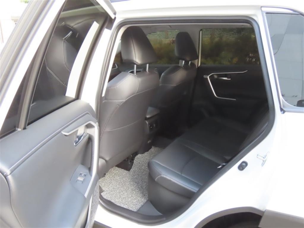 토요타 라브4 RAV4(5세대) 2.5 4WD 하이브리드 이미지 14