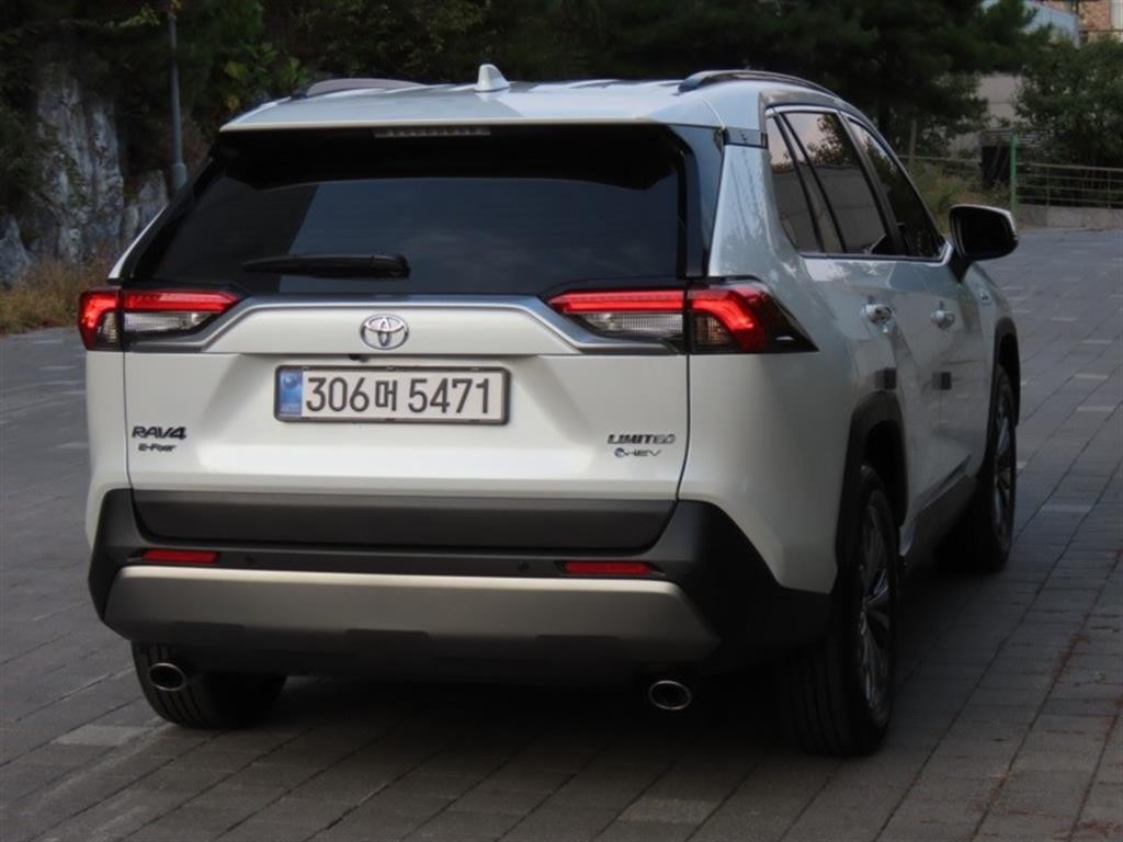 토요타 라브4 RAV4(5세대) 2.5 4WD 하이브리드 이미지 3